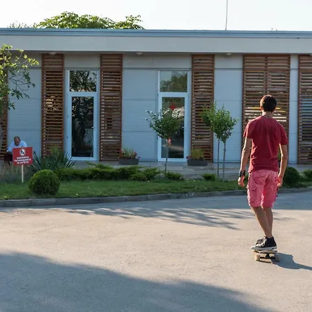 Gradina مكان تخييم 3*