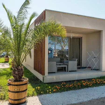 Gradina مكان تخييم